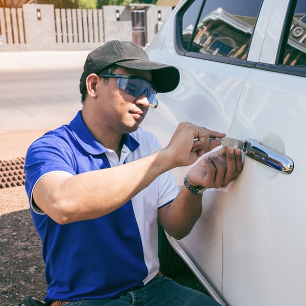 la cerrajería de autos tiene un número de teléfono de emergencia disponible las 24 horas del día